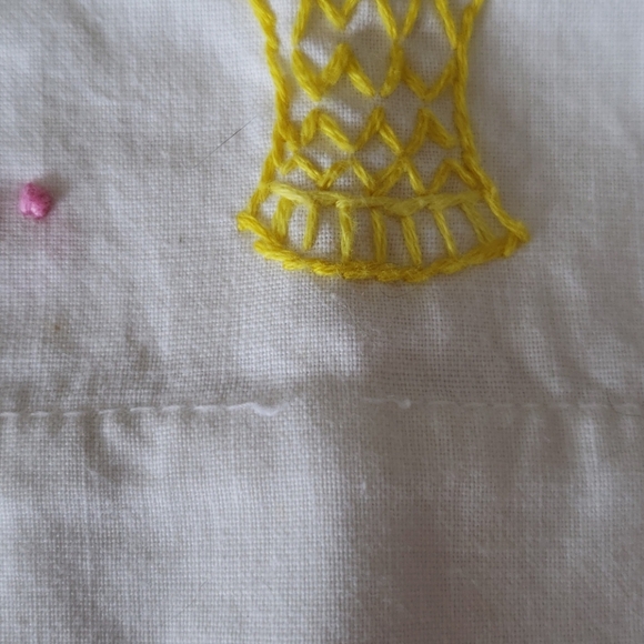 Vintage hand embroidered pillowcase. - Picture 10 of 12